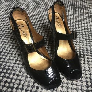 Seychelles black peek toe heels
